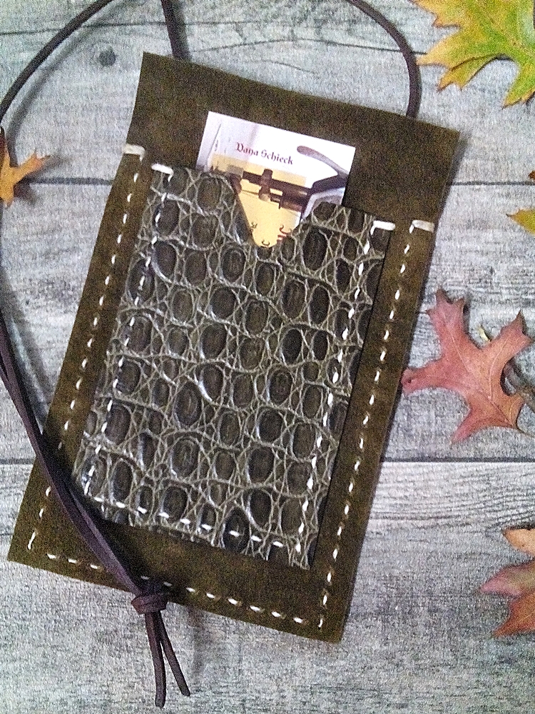 Brustbeutel Handytasche „Peru“ (grün), aus Rindswildleder und geprägtem Kalbsleder – Bild 3